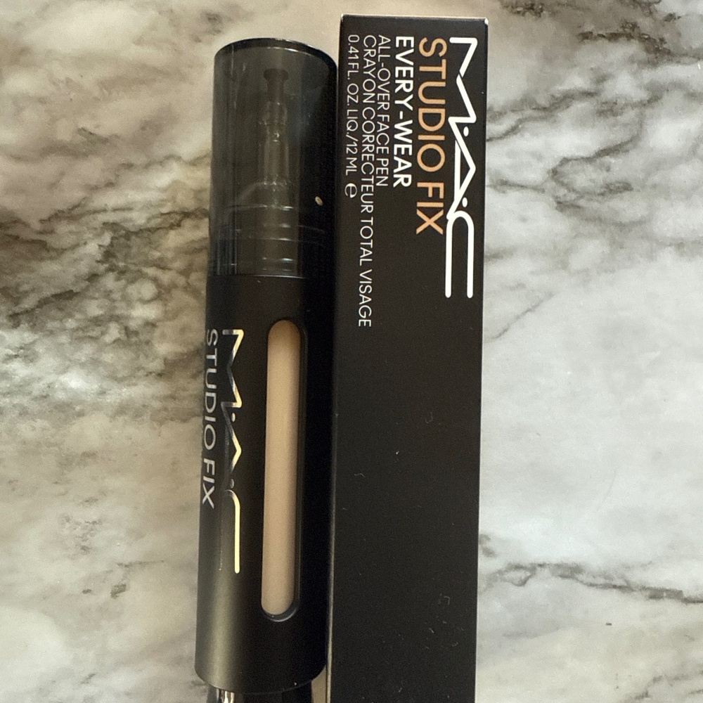 MAC COSMETICS STUDIO FIX FOUNDATION PEN: NW20